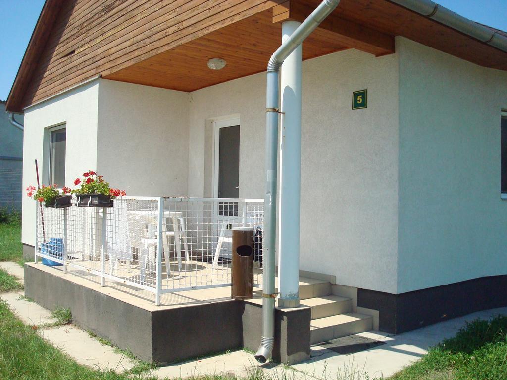 Termal Kemping Apartmanok Tiszaujvaros Bilik gambar
