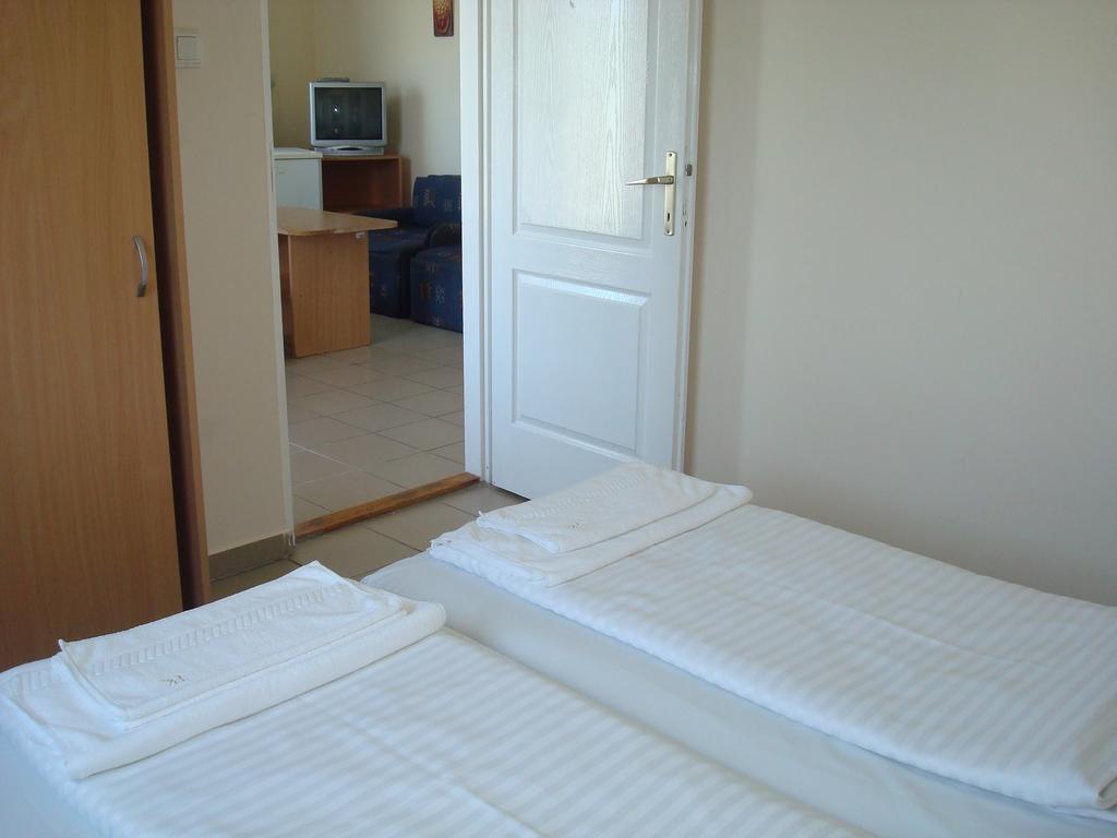 Termal Kemping Apartmanok Tiszaujvaros Bilik gambar